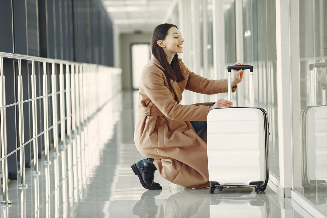 Boarding-Ready Matching Sets: 5 No-Sweatpant Airport Outfits + Shoe & Bag - THE KNO