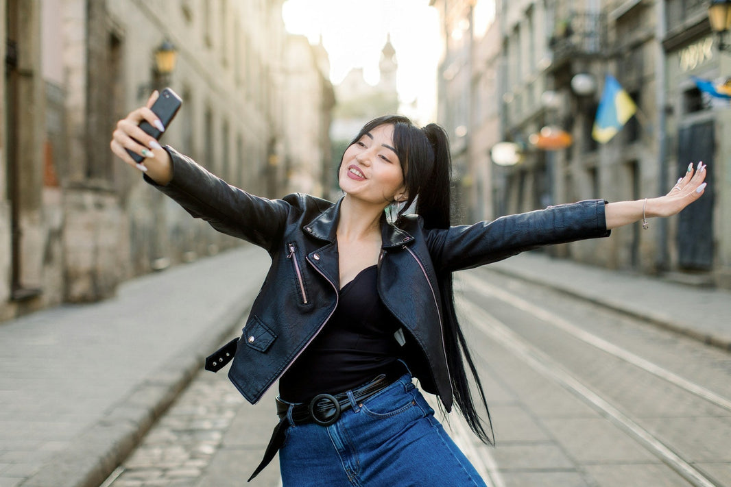 Carry-On Outerwear: One Packable Layer for A/C, Rain, and Evenings - THE KNO