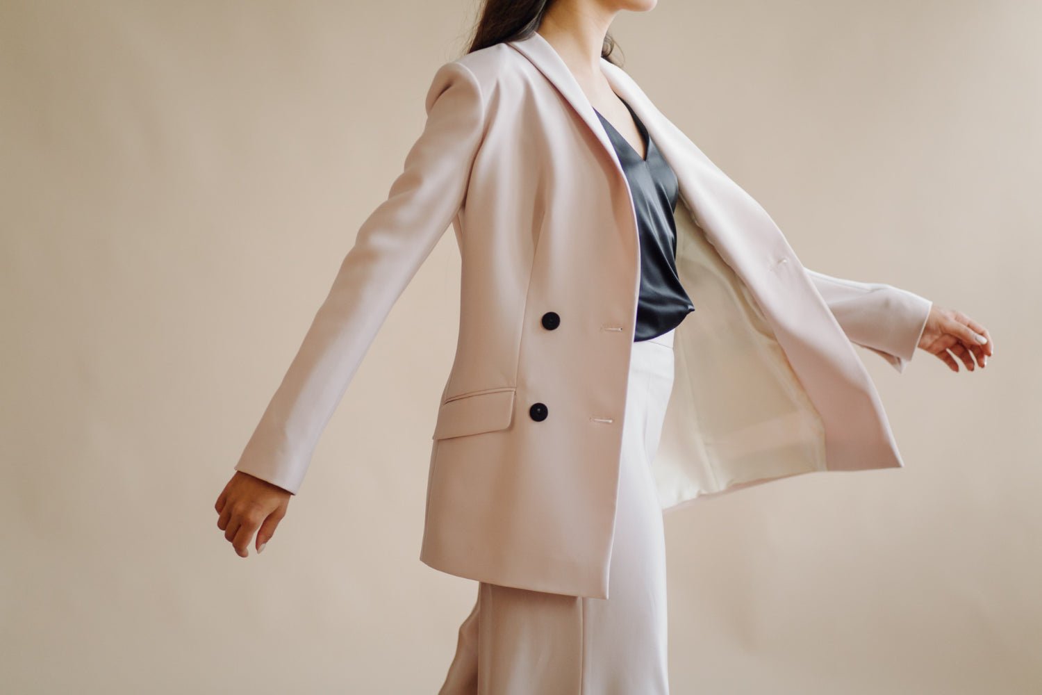 Jet Set Collection for Women: Fabric, Features, Tests, and Best-Use Scenarios - THE KNO