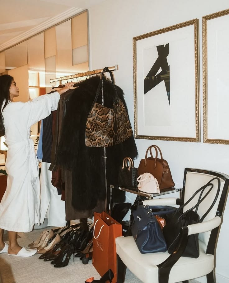 The 10 Minute Closet Audit - THE KNO