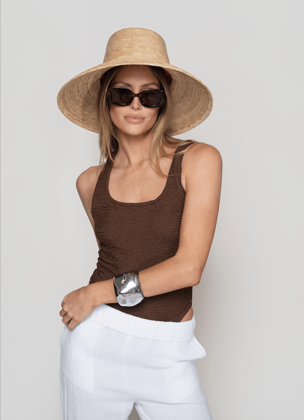 High waist, wide leg white linen pant with pockets and elastic waist band and adjustable hem for joggers with snaps