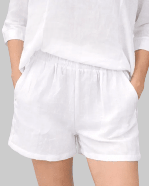 Relaxed fit White linen short with pockets, elastic waist 