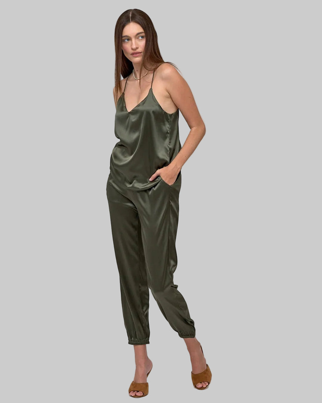 Stretch silk jogger with elastic back waist and pockets olive